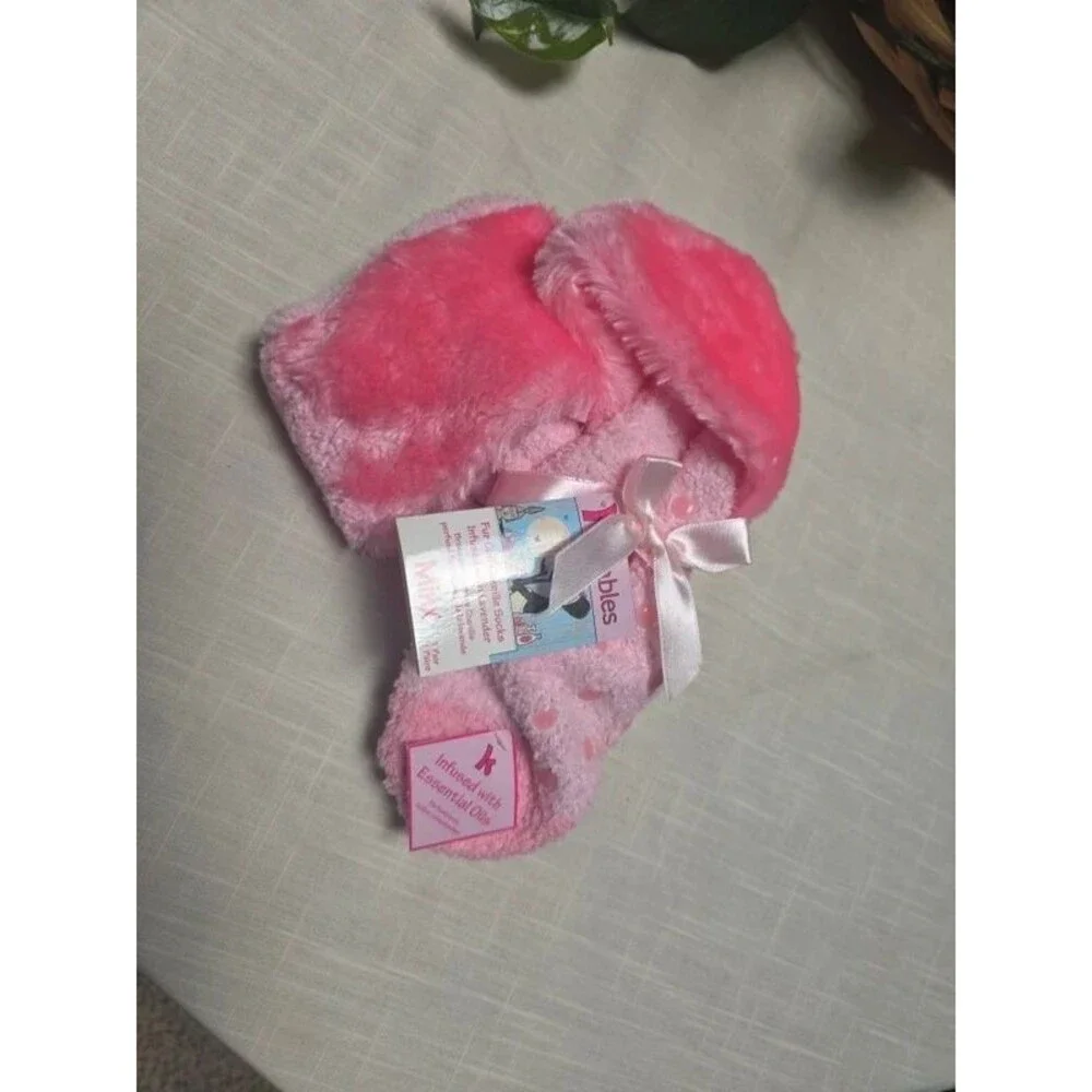 NWT Misses MINX fluffy slipper socks pink